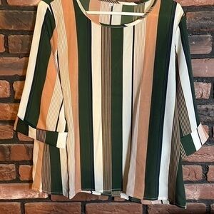 Great colors for this cute blouse.